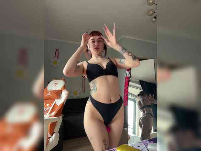 LolyMolly webcam
