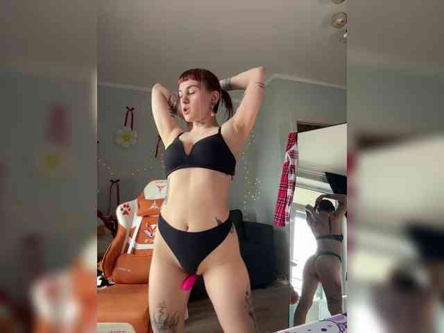 LolyMolly webcam