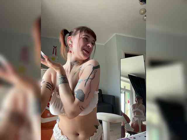 LolyMolly webcam