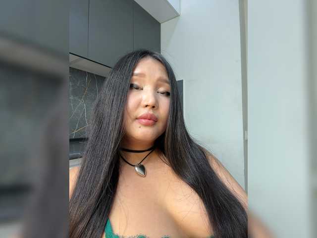 Yumikaa's BongaCams show and profile