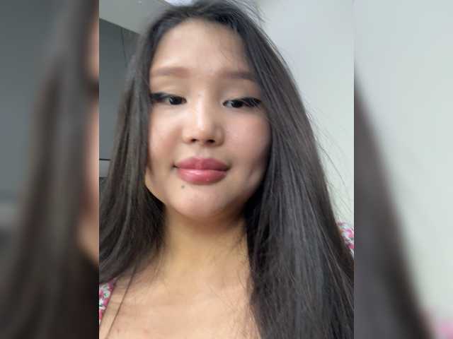 Yumikaa's BongaCams show and profile