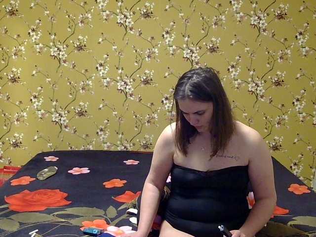 Karlabby's BongaCams show and profile