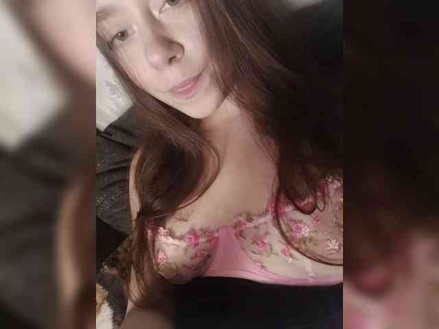 MilkaVay1 webcam