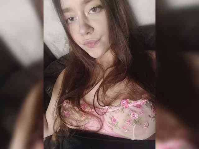 MilkaVay1 webcam