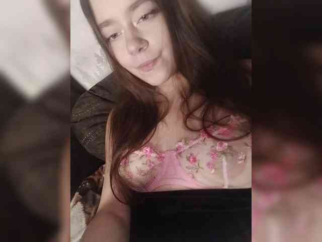 MilkaVay1 webcam