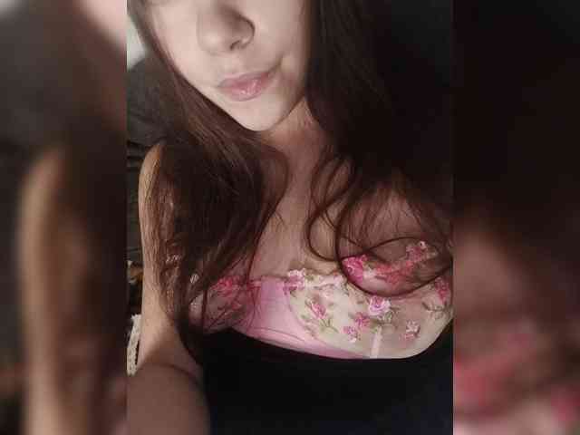 MilkaVay1 webcam