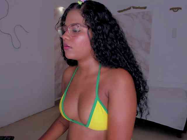striptease nude Pamela-78