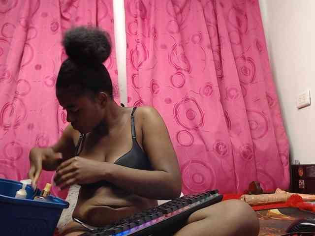 NickyKendal webcam