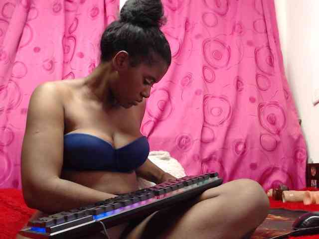 NickyKendal webcam