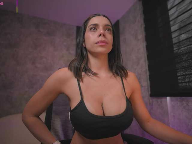 AmyWalker's BongaCams show and profile