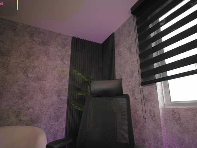 AmyWalker's BongaCams show and profile