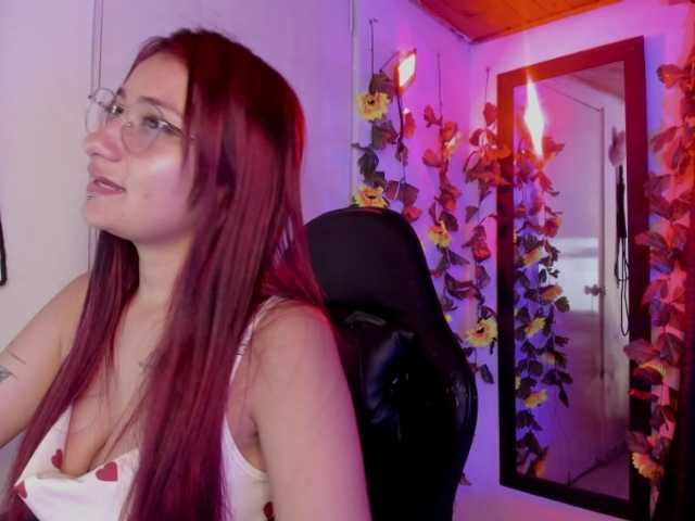 Laurahoot20's BongaCams show and profile