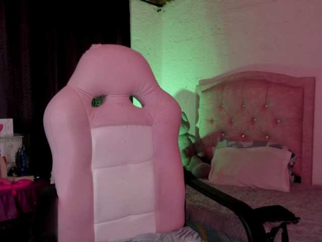 Laurahoot20's BongaCams show and profile