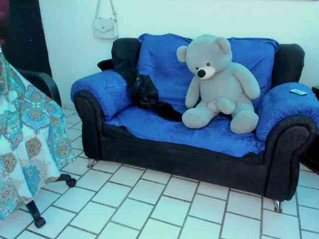 Laurahoot20 webcam