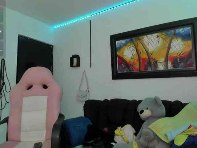 Laurahoot20 webcam