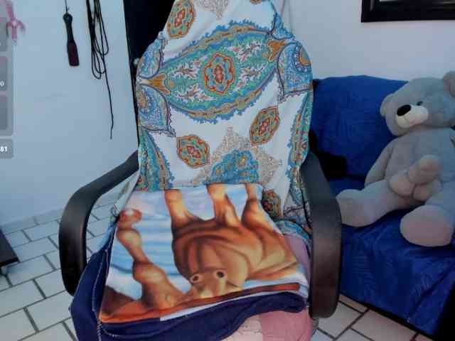 Laurahoot20 webcam