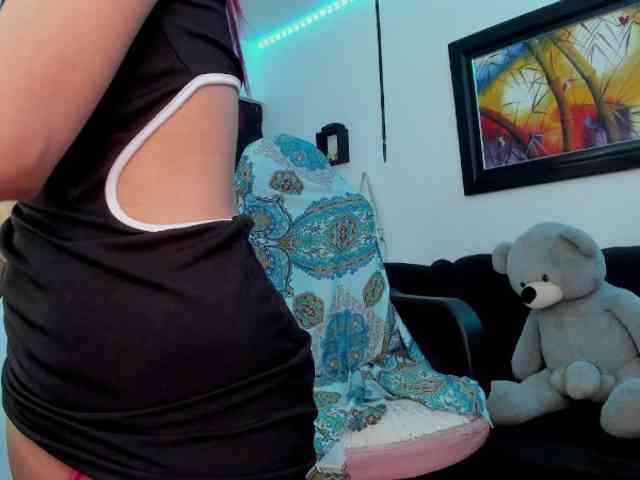 Laurahoot20 webcam