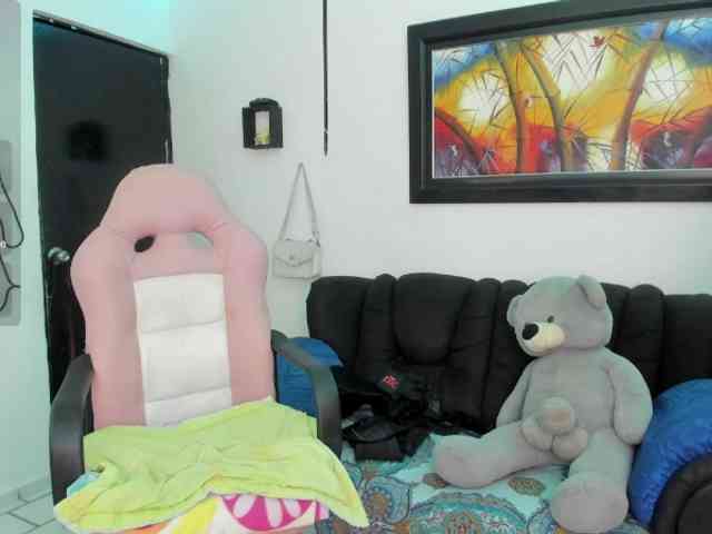 Laurahoot20 webcam