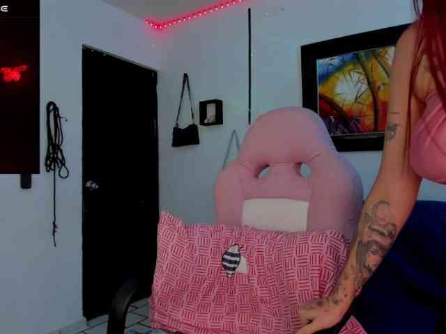 Laurahoot20 webcam