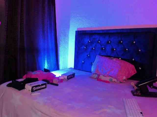 Laurahoot20 webcam