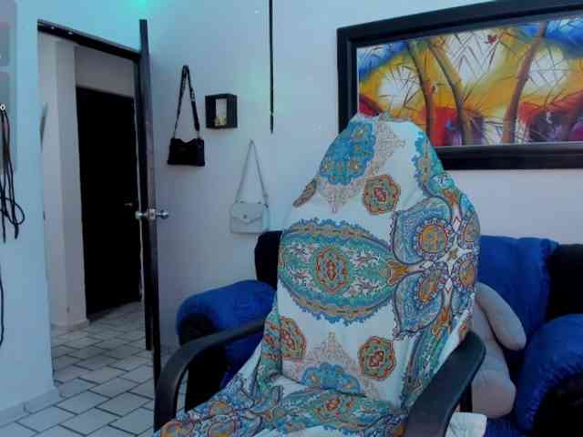 Laurahoot20 webcam