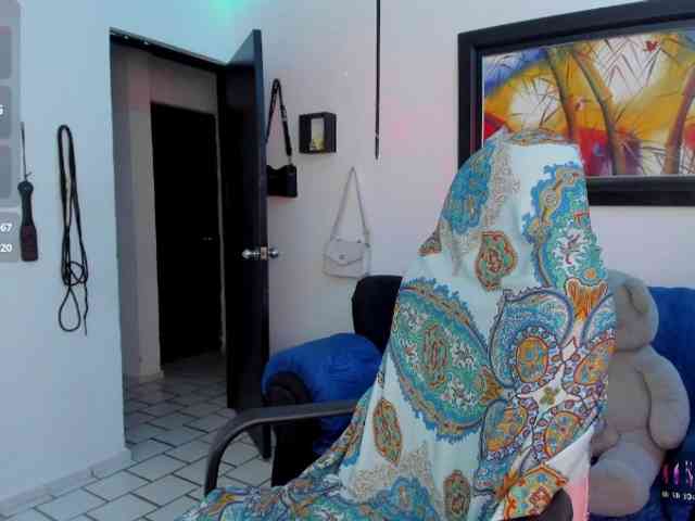 Laurahoot20 webcam