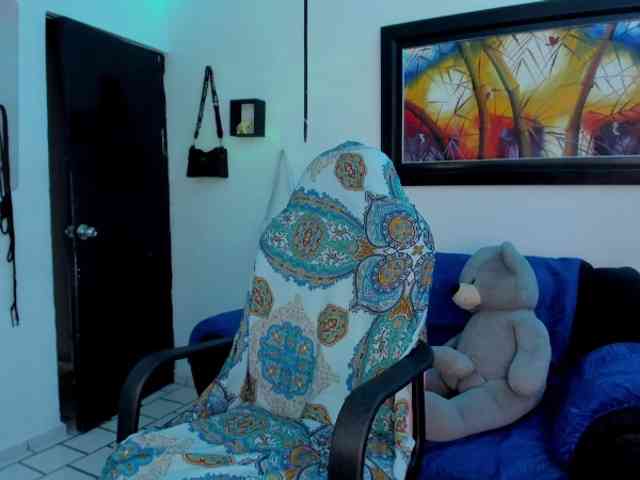 Laurahoot20 webcam