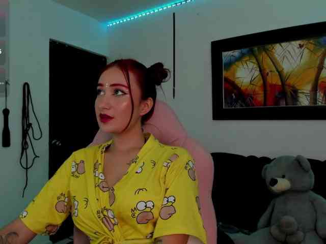 Laurahoot20 webcam