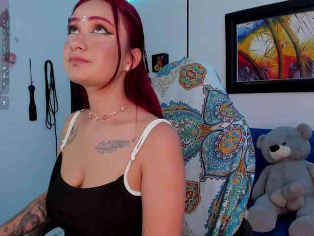 Laurahoot20 webcam
