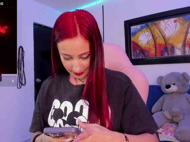 Laurahoot20 webcam