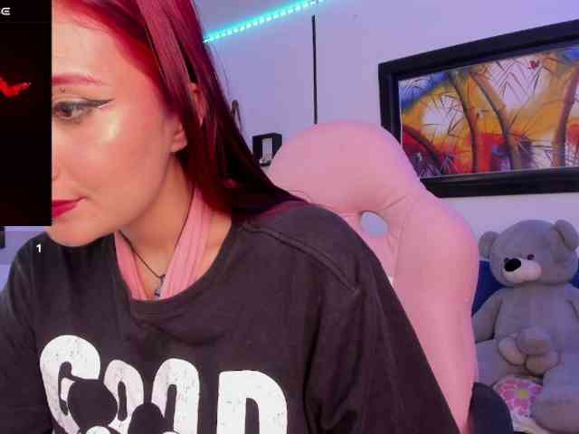 Laurahoot20 webcam
