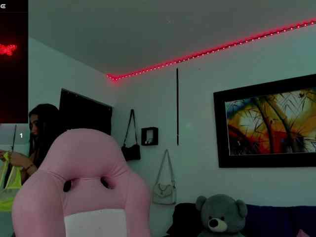 Laurahoot20 webcam