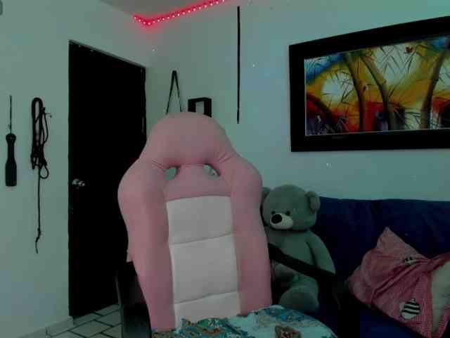 Laurahoot20 webcam