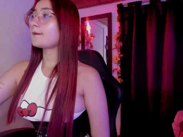 Laurahoot20 webcam