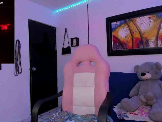 Laurahoot20 webcam