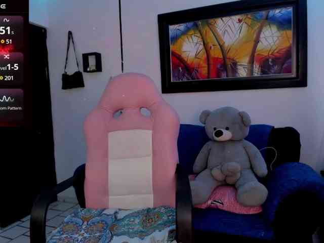 Laurahoot20 webcam