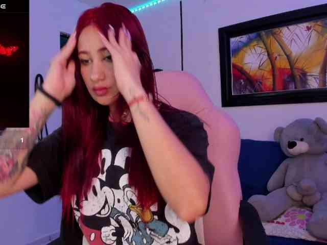 Laurahoot20 webcam