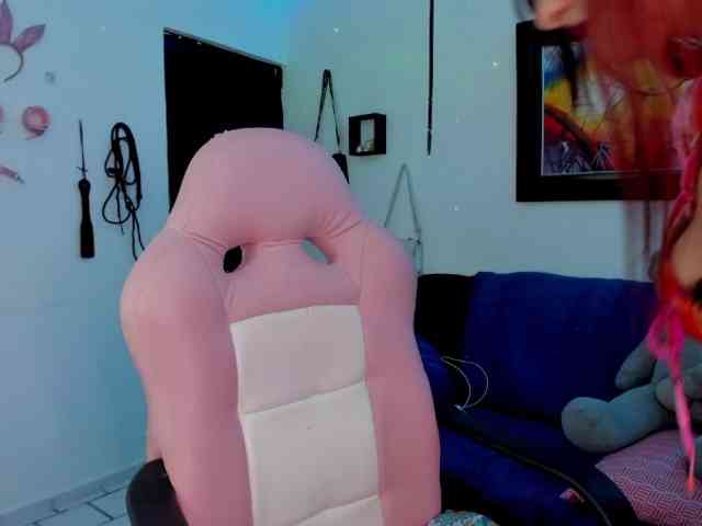 Laurahoot20 webcam