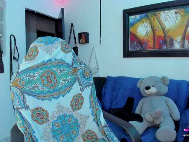 Laurahoot20 webcam