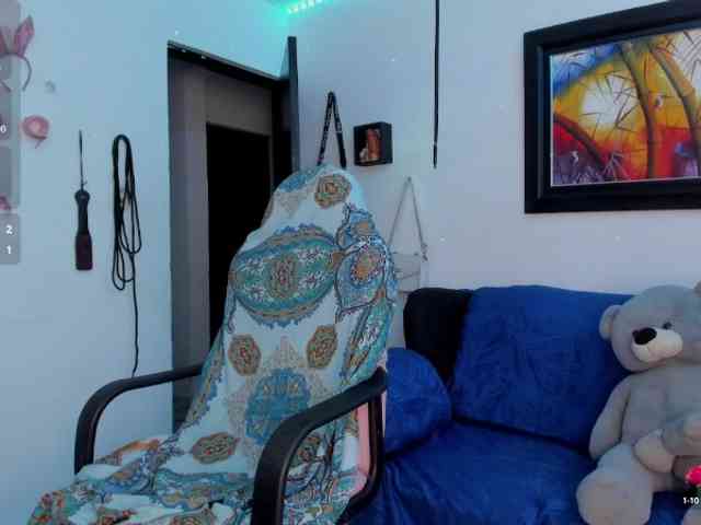 Laurahoot20 webcam