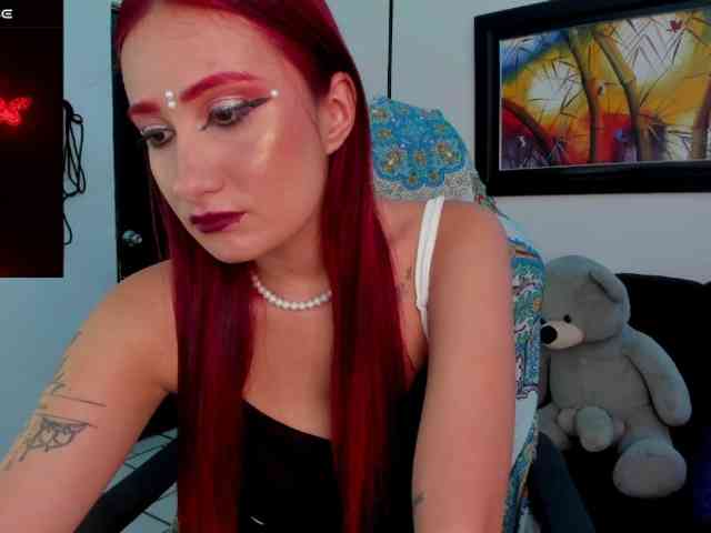 Laurahoot20 webcam