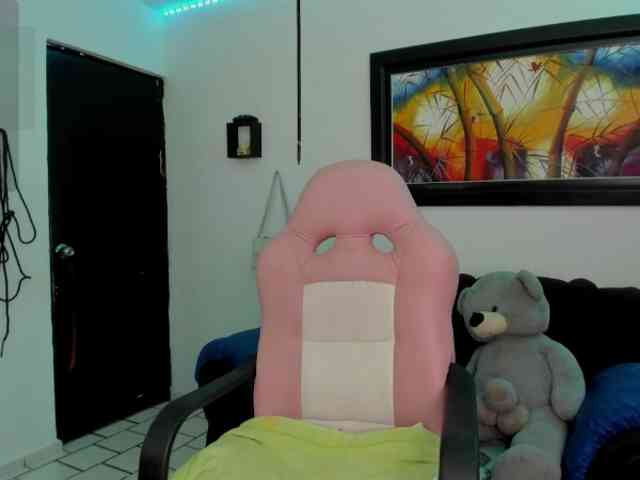 Laurahoot20 webcam