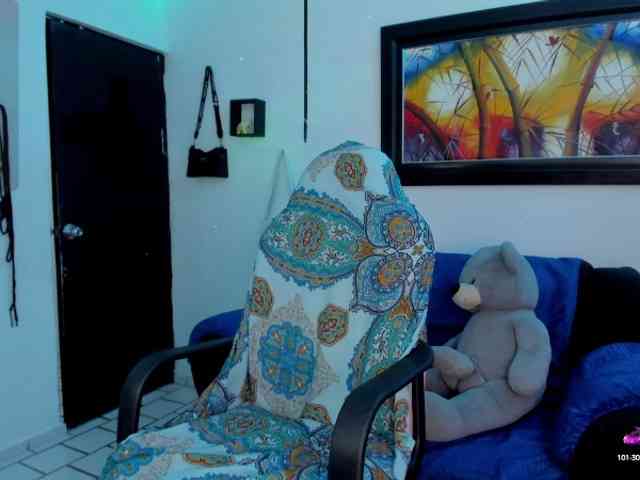 Laurahoot20 webcam