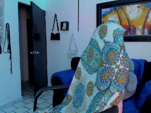 Laurahoot20 webcam