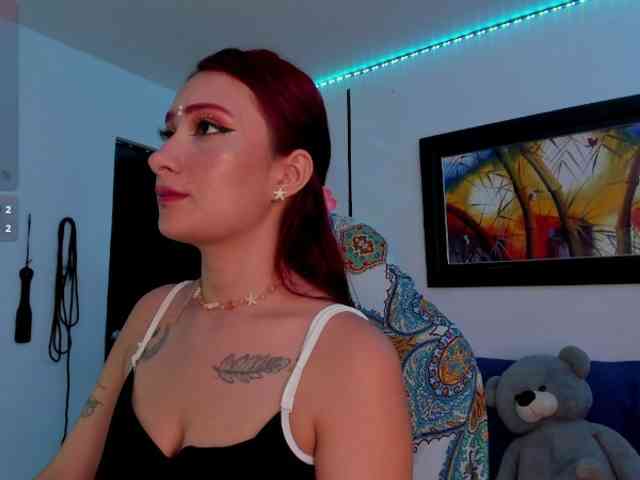 Laurahoot20 webcam