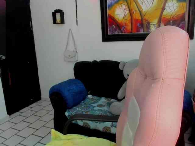 Laurahoot20 webcam