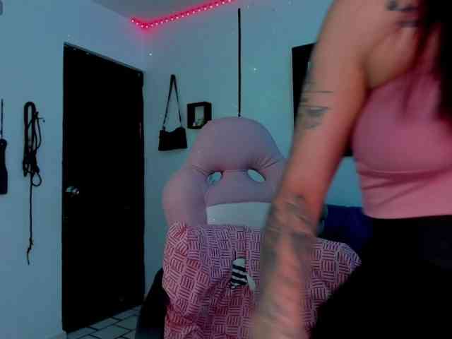 Laurahoot20 webcam