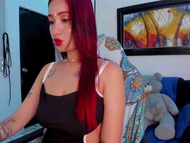 Laurahoot20 webcam