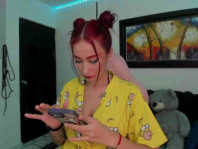 Laurahoot20 webcam