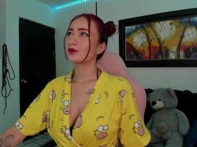 Laurahoot20 webcam